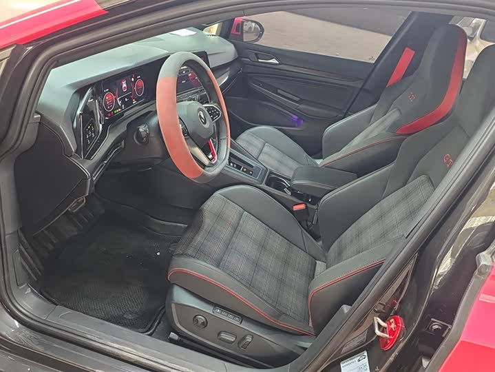 Фото 8 - Volkswagen Golf GTI