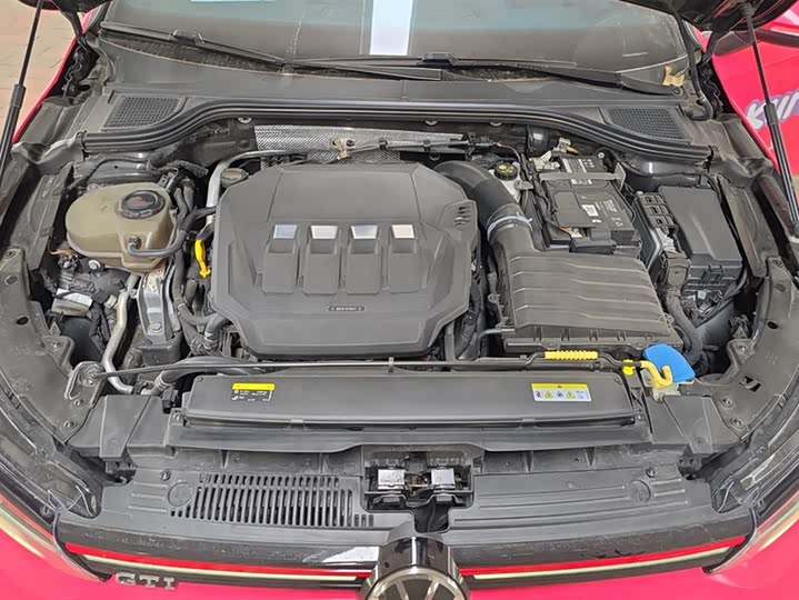 Фото 9 - Volkswagen Golf GTI