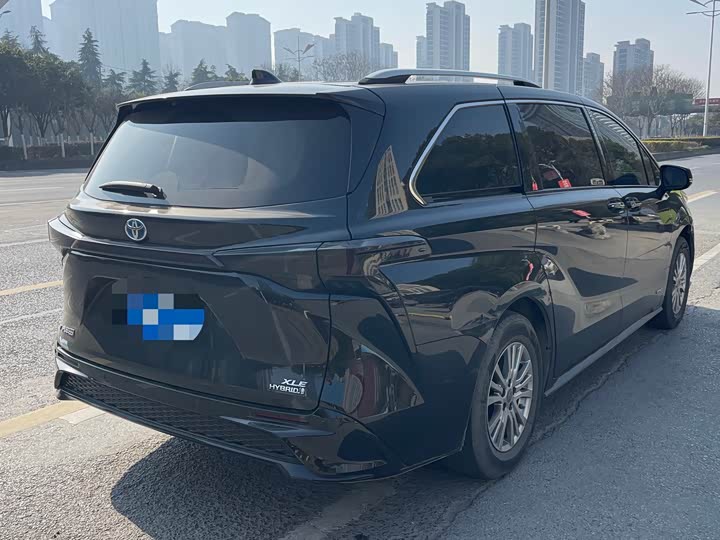 Фото 4 - Toyota Sienna