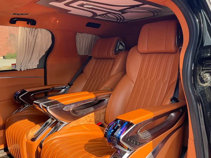 Фото 7 - Toyota Sienna