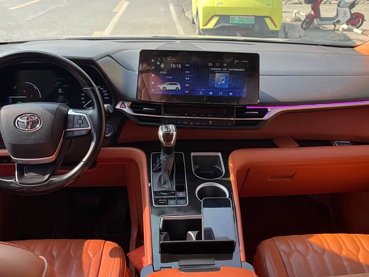 Фото 8 - Toyota Sienna