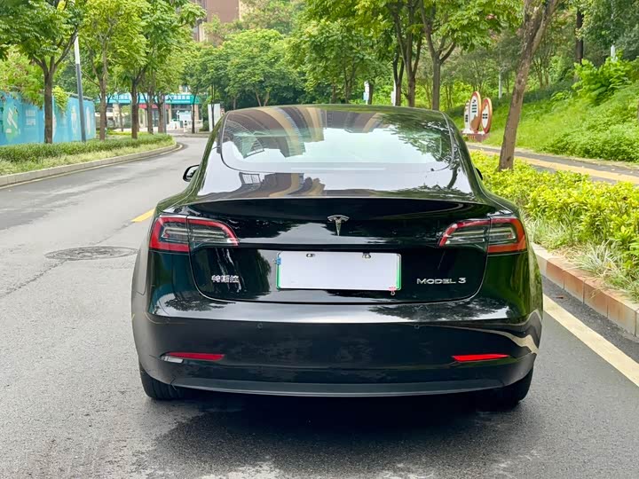 Фото 9 - Tesla Model 3