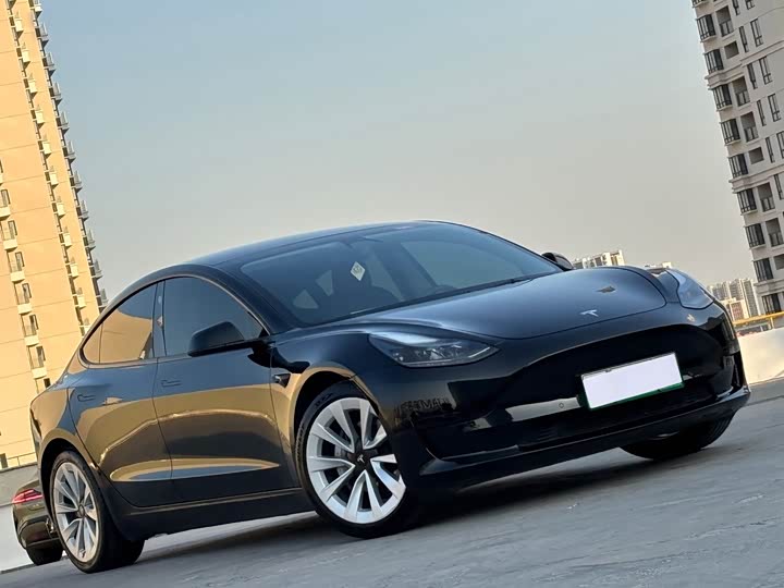 Фото 1 - Tesla Model 3