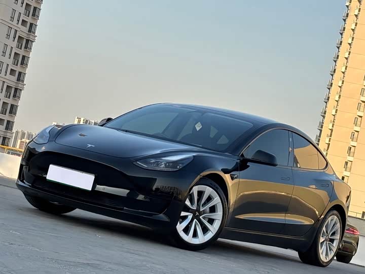 Фото 3 - Tesla Model 3