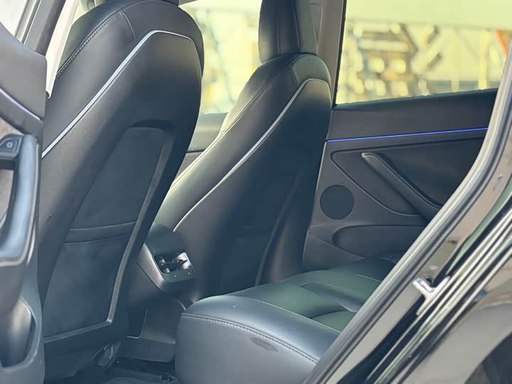 Фото 6 - Tesla Model 3