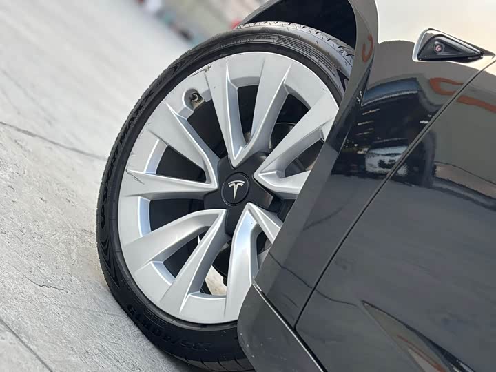 Фото 9 - Tesla Model 3