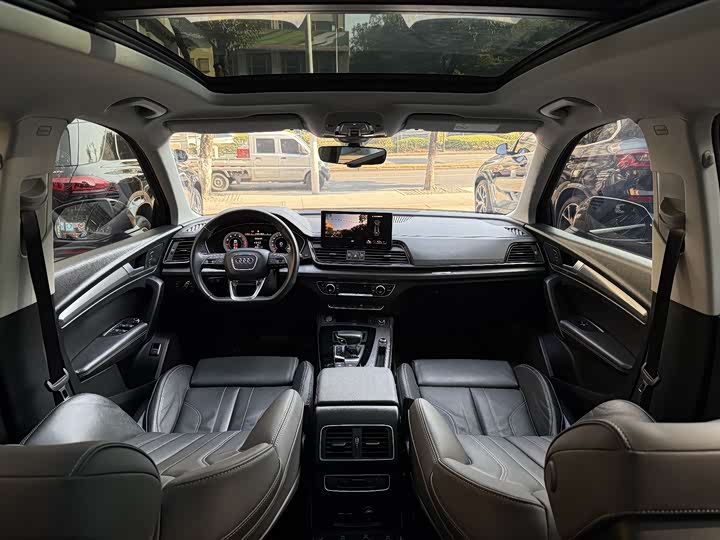 Фото 9 - Audi Q5L