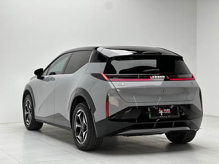Фото 6 - Zeekr X