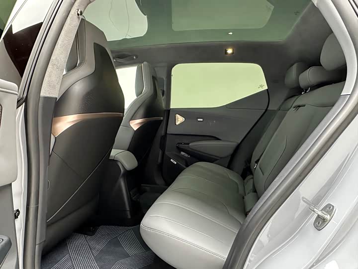 Фото 8 - Zeekr X