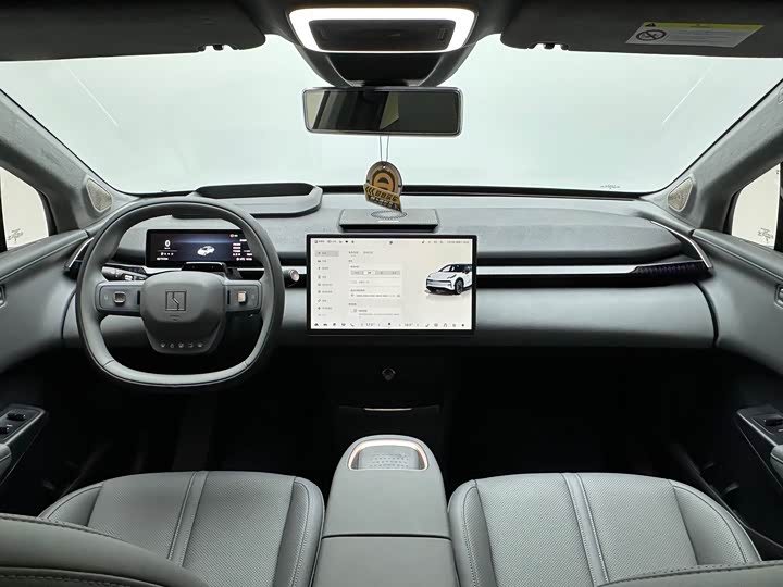 Фото 9 - Zeekr X