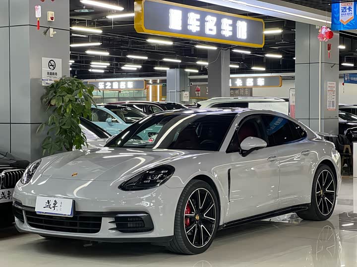 Фото 1 - Porsche Panamera