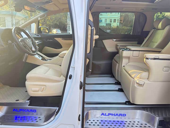 Фото 6 - Toyota Alphard