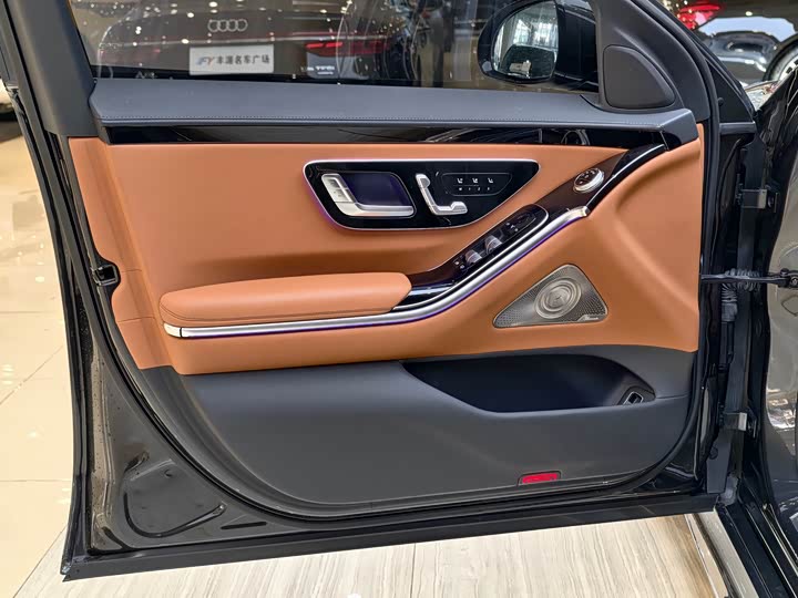 Фото 4 - Mercedes-Benz S-Class