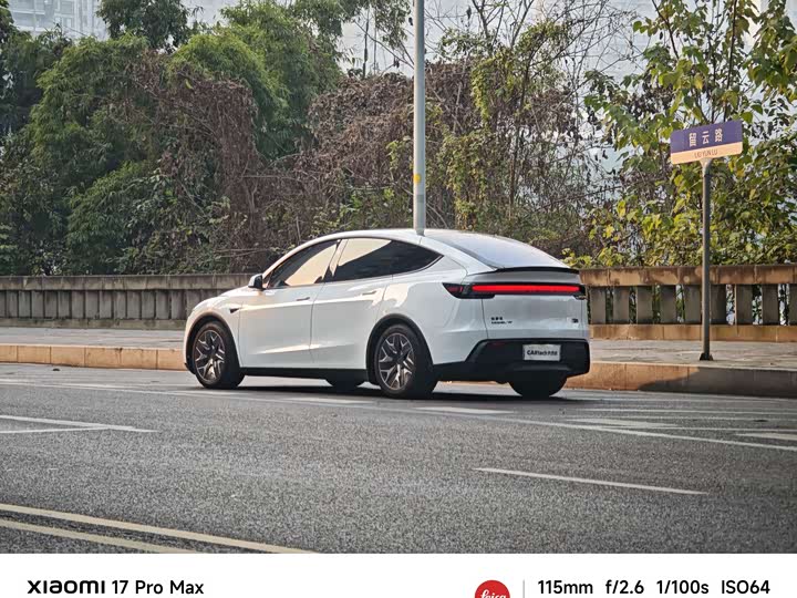 Фото 4 - Tesla Model Y