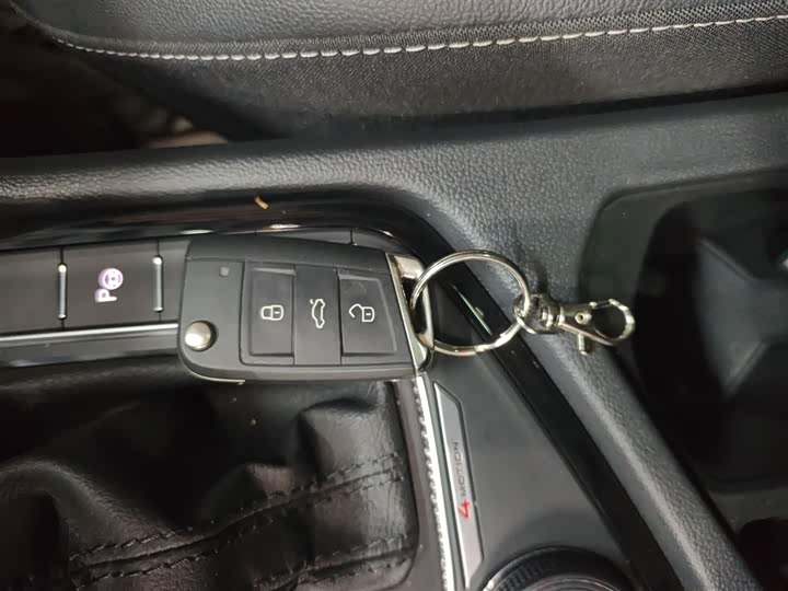 Фото 9 - Volkswagen Tiguan L Pro