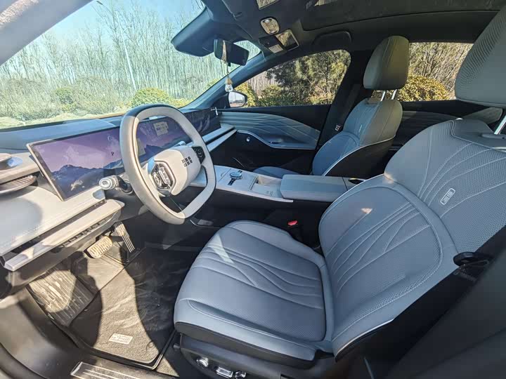 Фото 4 - Geely Galaxy E8