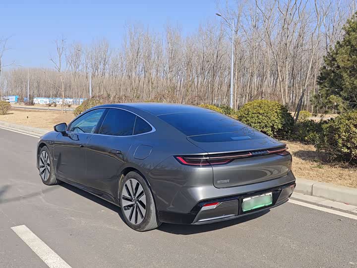 Фото 9 - Geely Galaxy E8