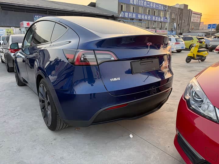 Фото 3 - Tesla Model Y