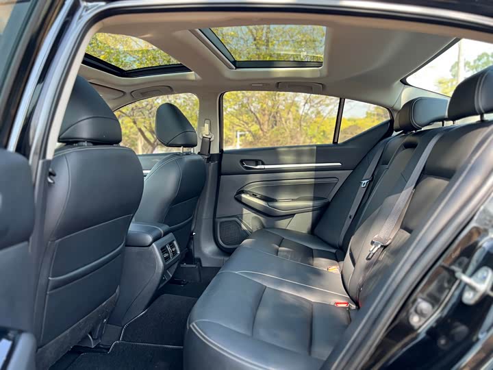 Фото 9 - Nissan Teana