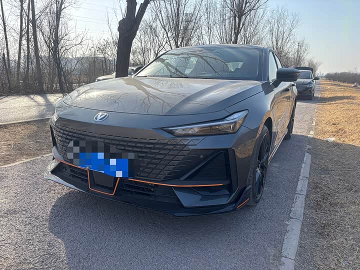 Фото 1 - Changan UNI-V