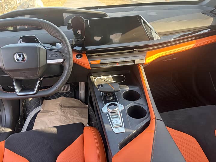 Фото 5 - Changan UNI-V