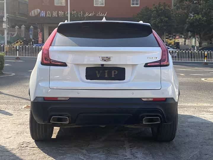 Фото 8 - Cadillac XT4