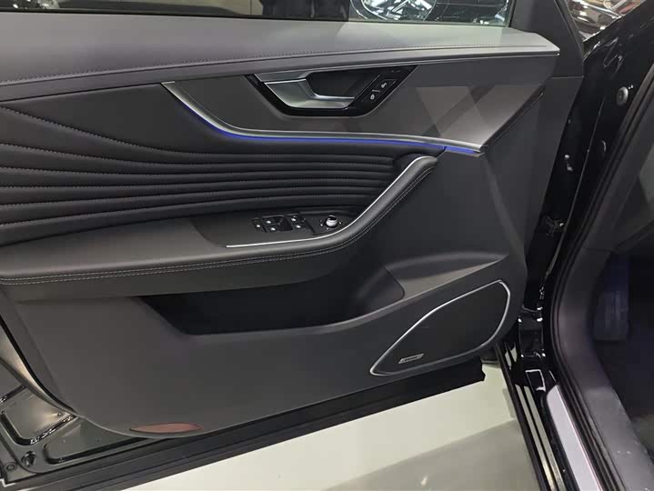 Фото 7 - Hongqi HS5