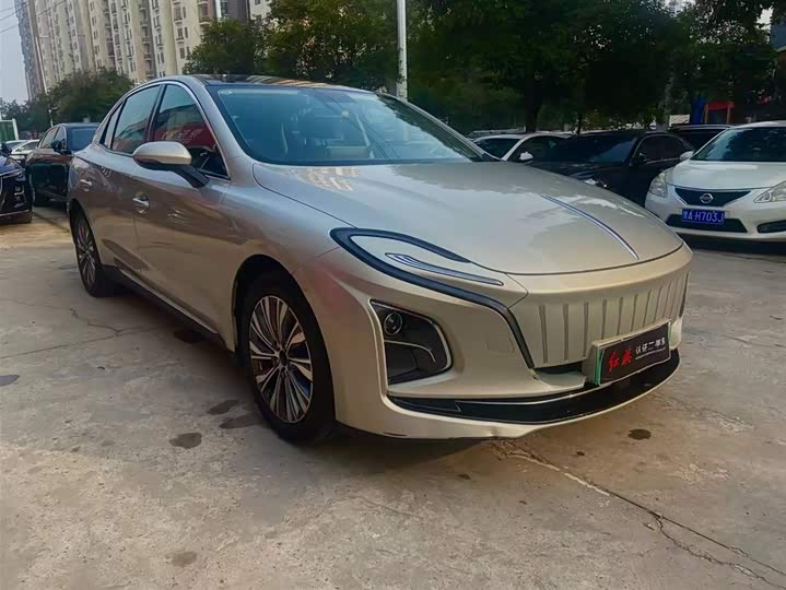 Фото 2 - Hongqi E-QM5