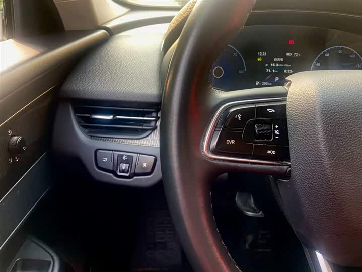 Фото 5 - Hongqi E-QM5