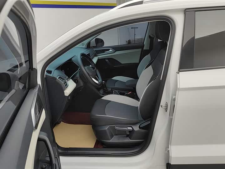 Фото 9 - Volkswagen Tharu