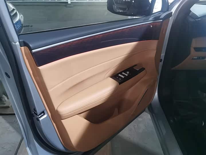 Фото 7 - Geely Galaxy L7