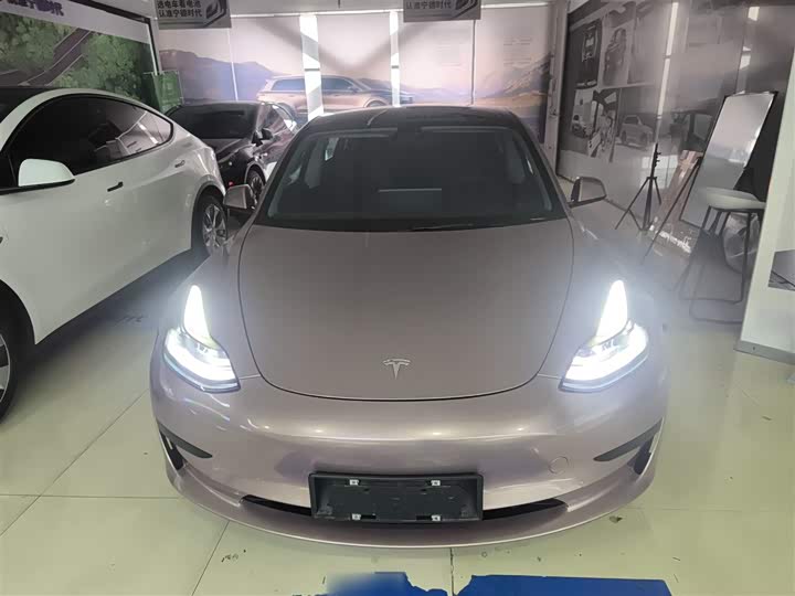 Фото 3 - Tesla Model 3