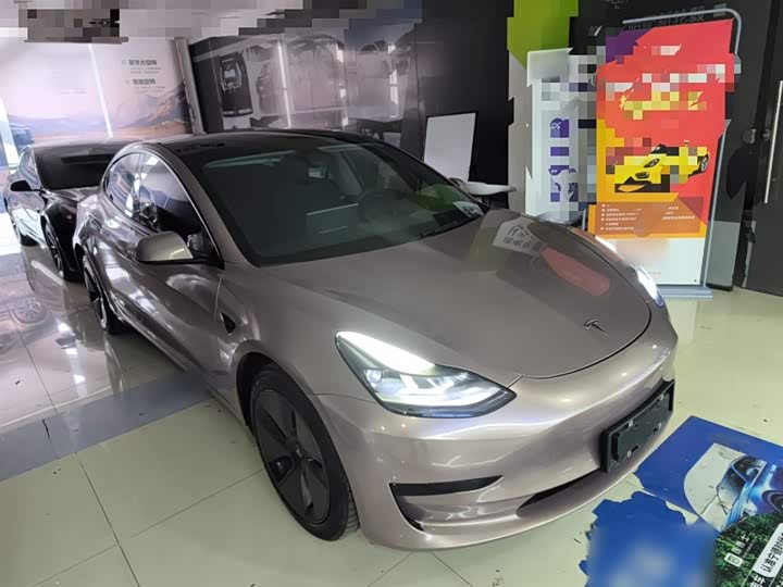 Фото 4 - Tesla Model 3