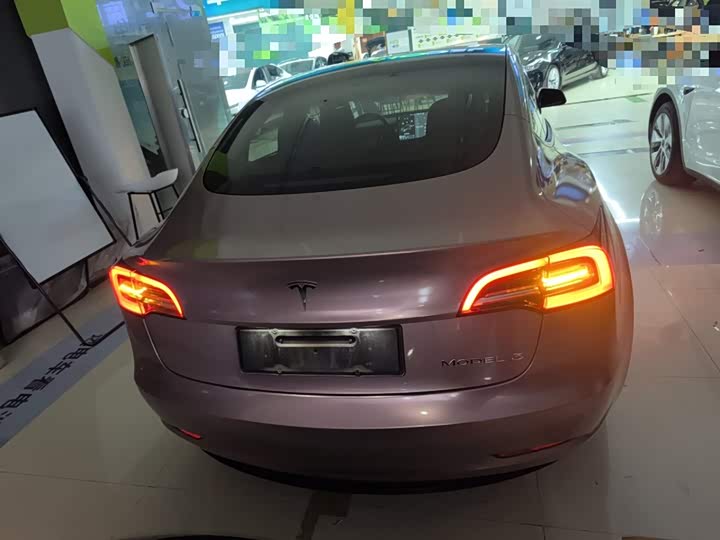 Фото 6 - Tesla Model 3