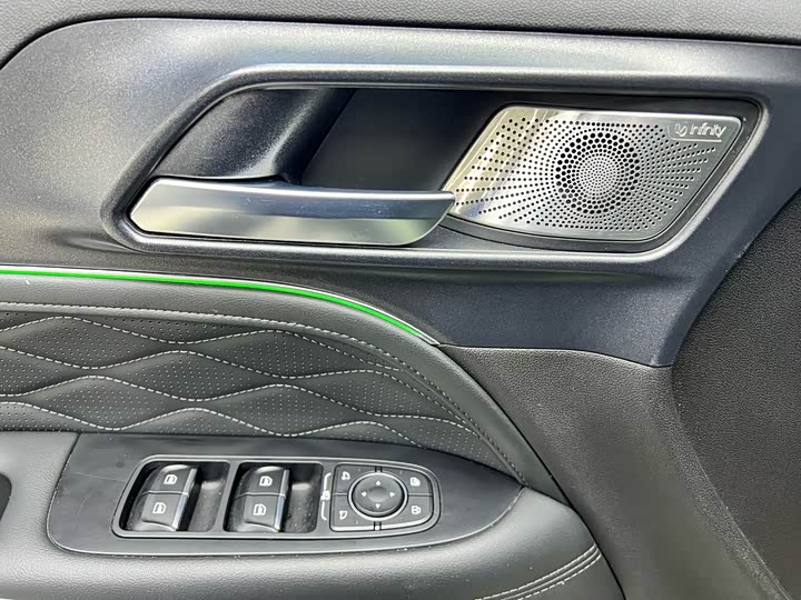 Фото 5 - Tank 300