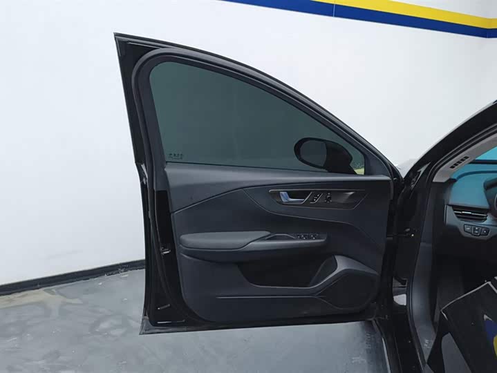 Фото 7 - Hongqi E-QM5