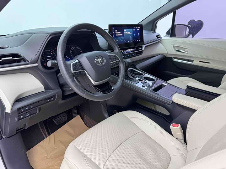 Фото 3 - Toyota Sienna