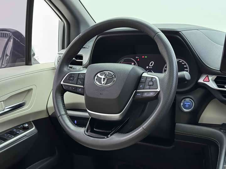 Фото 4 - Toyota Sienna