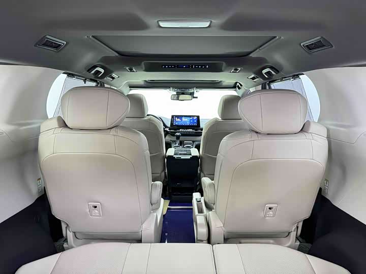 Фото 9 - Toyota Sienna