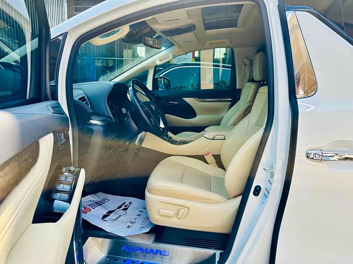 Фото 5 - Toyota Alphard