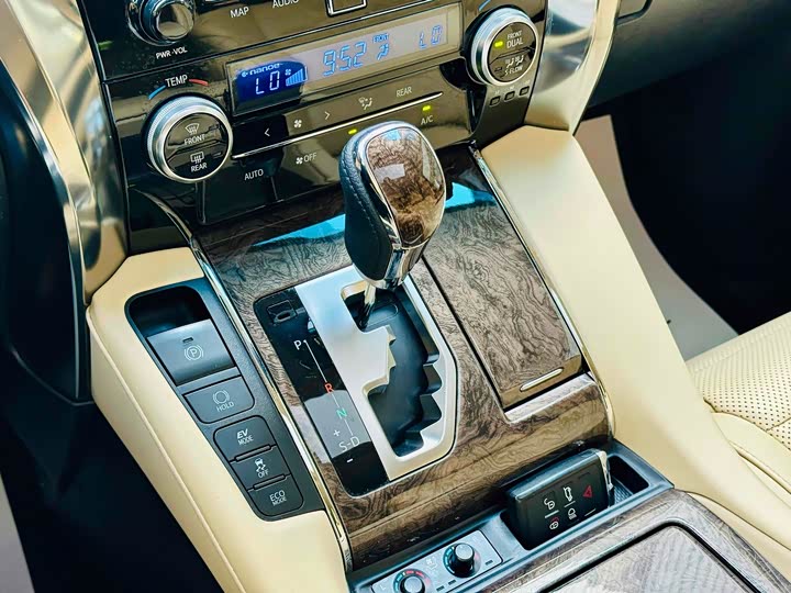 Фото 9 - Toyota Alphard