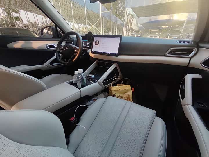 Фото 9 - BYD Yuan Up