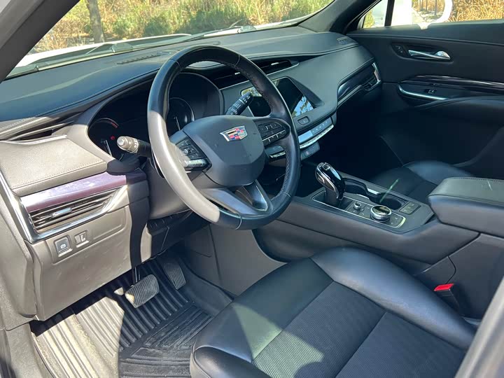 Фото 4 - Cadillac XT4