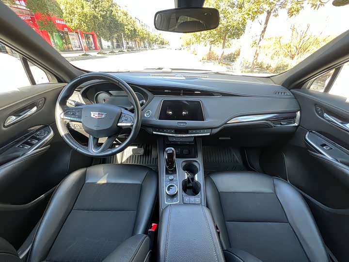 Фото 6 - Cadillac XT4