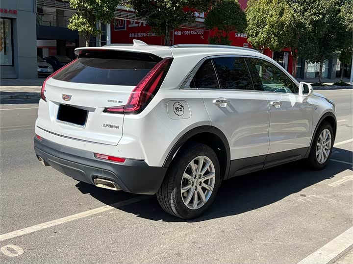 Фото 9 - Cadillac XT4