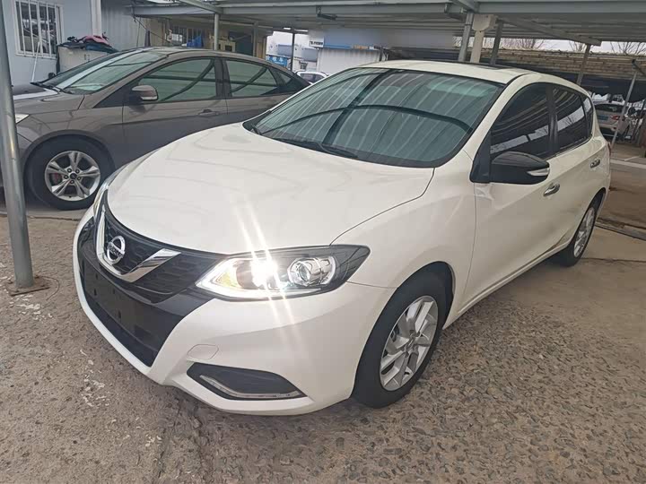 Фото 2 - Nissan Tiida