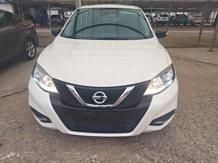 Фото 3 - Nissan Tiida