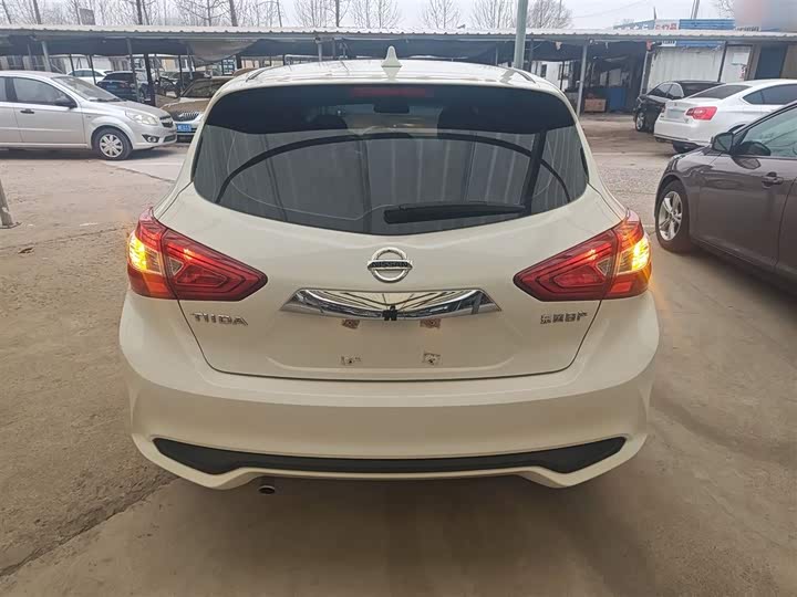 Фото 6 - Nissan Tiida