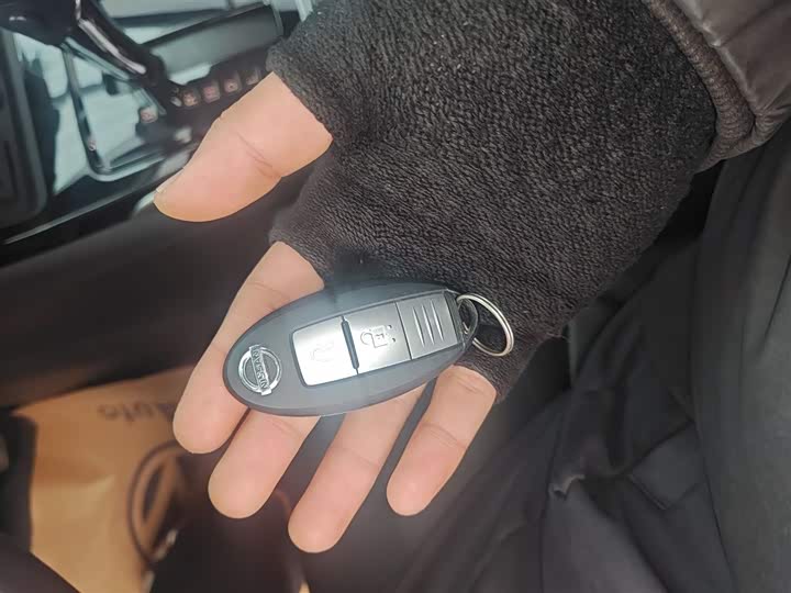 Фото 9 - Nissan Tiida