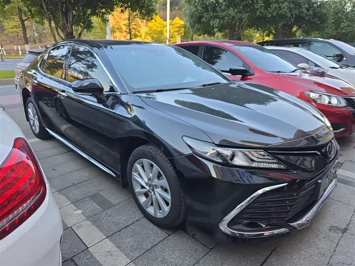 Фото 4 - Toyota Camry